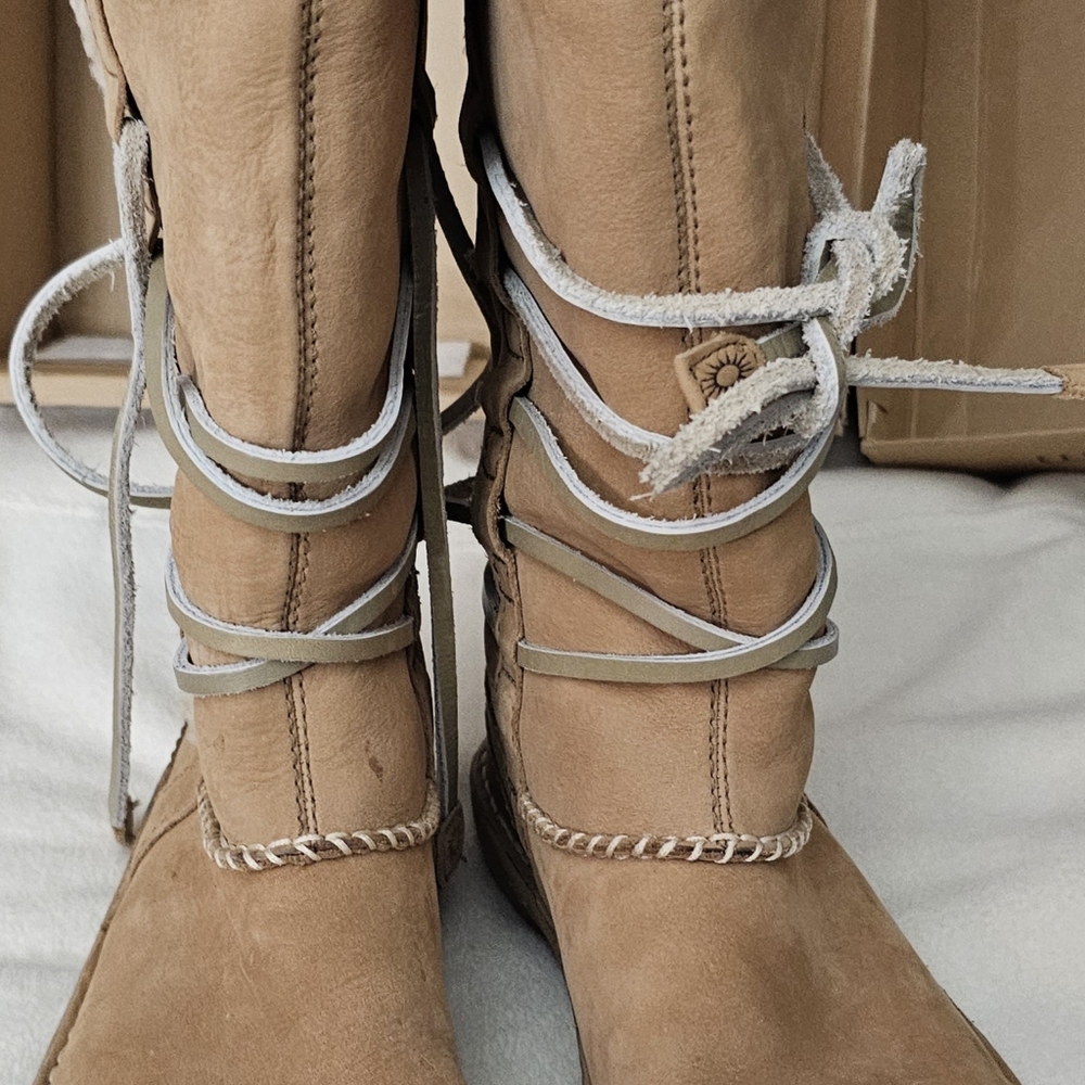 UGG Australia Catalina Tan Leather Lace Up Boot With Sheepskin Size 7